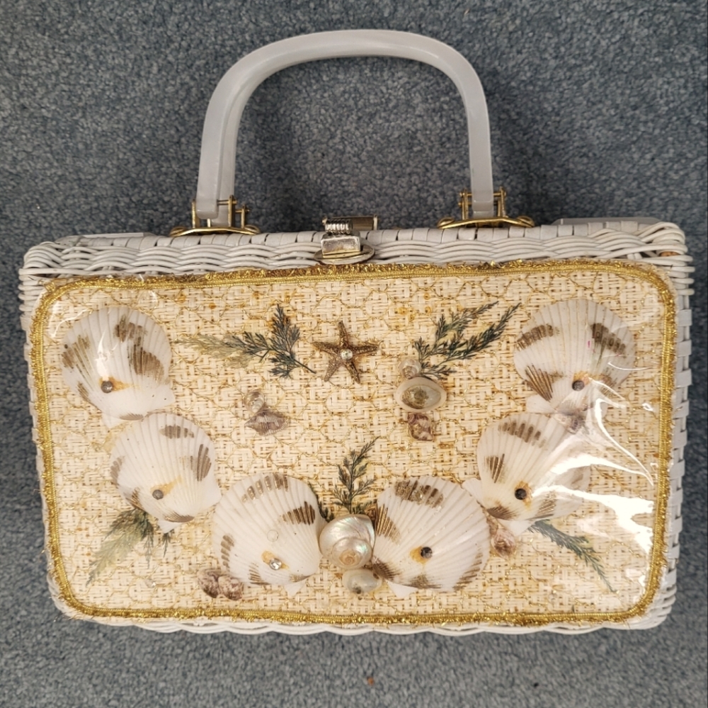"She Sells Seashells by the Seashore" 1950s Wicker Bag